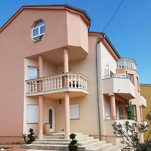 Suzana Novi Vinodolski